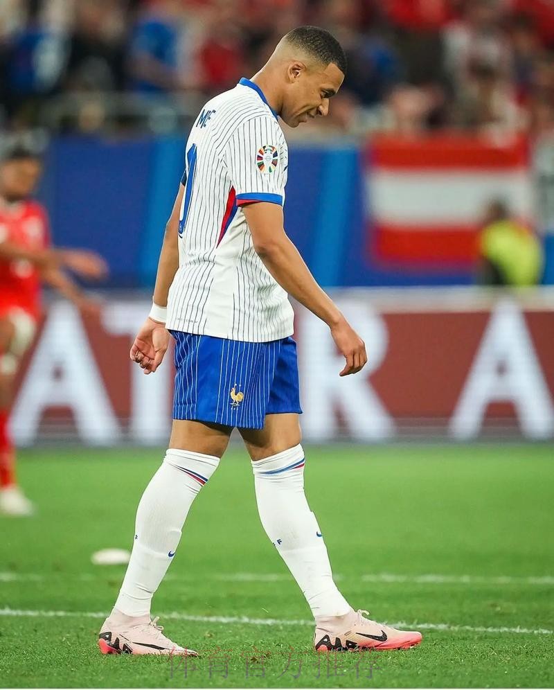 队报:姆巴佩包机花10万欧 排放25吨二氧化碳 队报:姆巴佩包机花10万欧 排放25吨二氧化碳